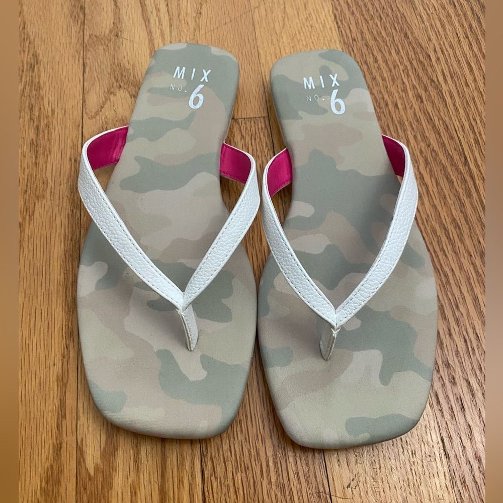 Mix No. 6-Renee Flip Flops Women’s 6M Multicolor Camouflage Sandal Casual NWOB
